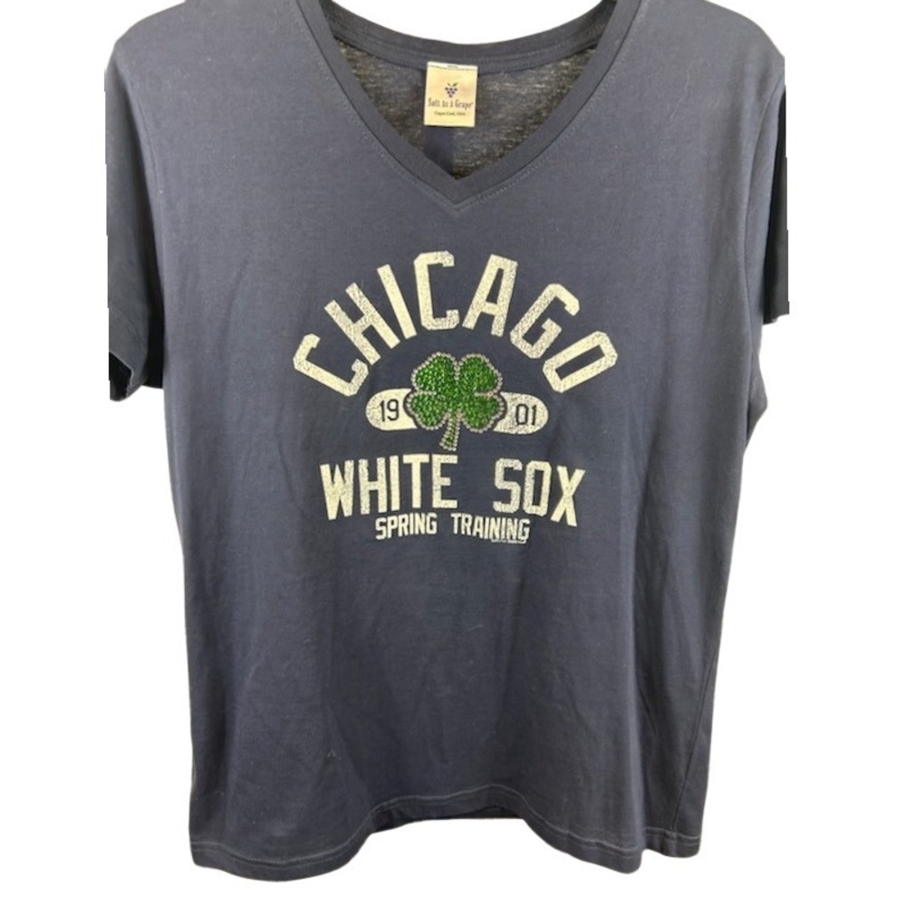 Chicago White Sox T-Shirt Women's Size Large V-Neck Tee Crystal Shamrock